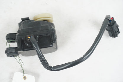 Höger sida på Avgasspjällmotor från en Ducati 1199 Panigale -2012 motorcykel.