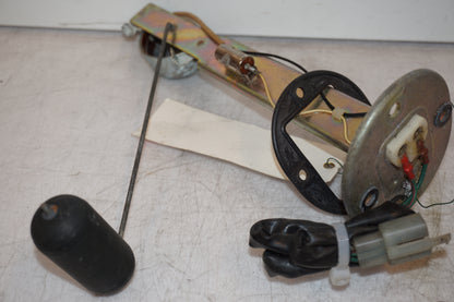 Framsidan på Bensintankgivare från en Yamaha FZ 750 -1986 motorcykel.