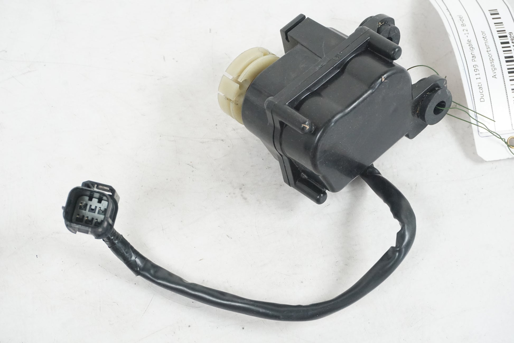 Vänster sida på Avgasspjällmotor från en Ducati 1199 Panigale -2012 motorcykel.