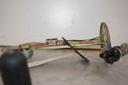 Höger sida på Bensintankgivare från en Yamaha FZ 750 -1986 motorcykel.