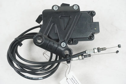 Framsidan på Avgasspjällmotor från en Aprilia Tuono V4R -2018 motorcykel.