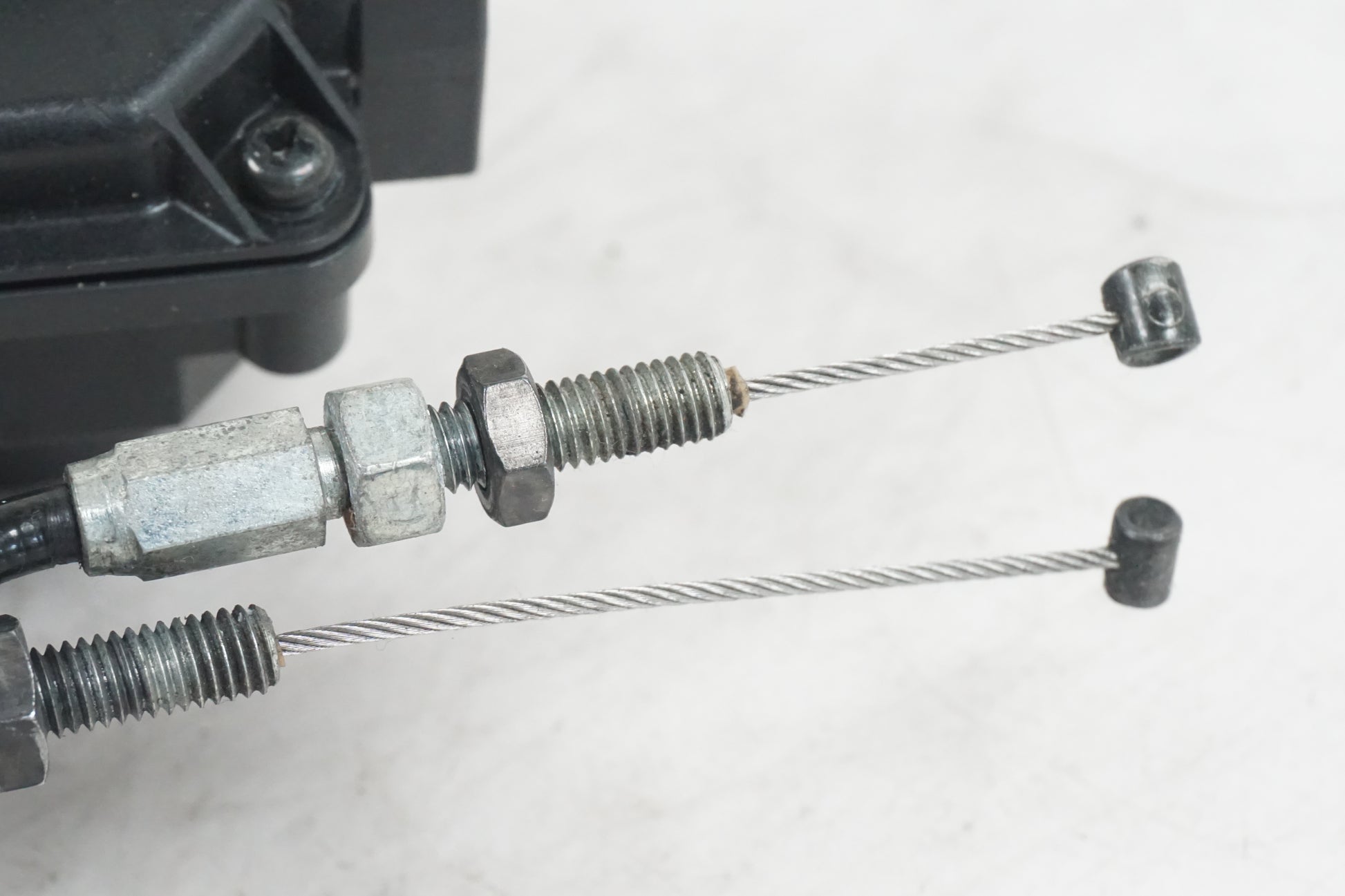 Baksidan på Avgasspjällmotor från en Aprilia Tuono V4R -2018 motorcykel.