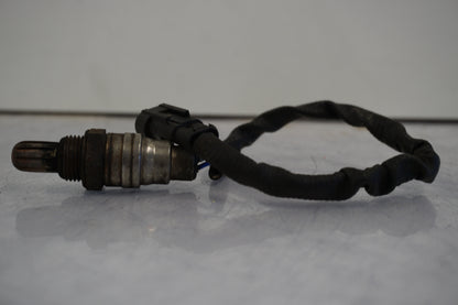 Vänster sida på Lambdasond från en H-D Dyna Street Bob FXDB/I -2007 motorcykel.