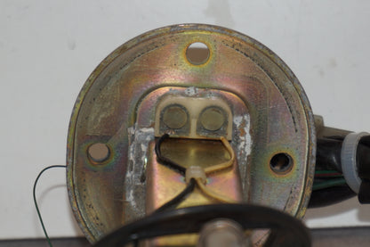 Snett uppifrån på Bensintankgivare från en Yamaha FZ 750 -1986 motorcykel.