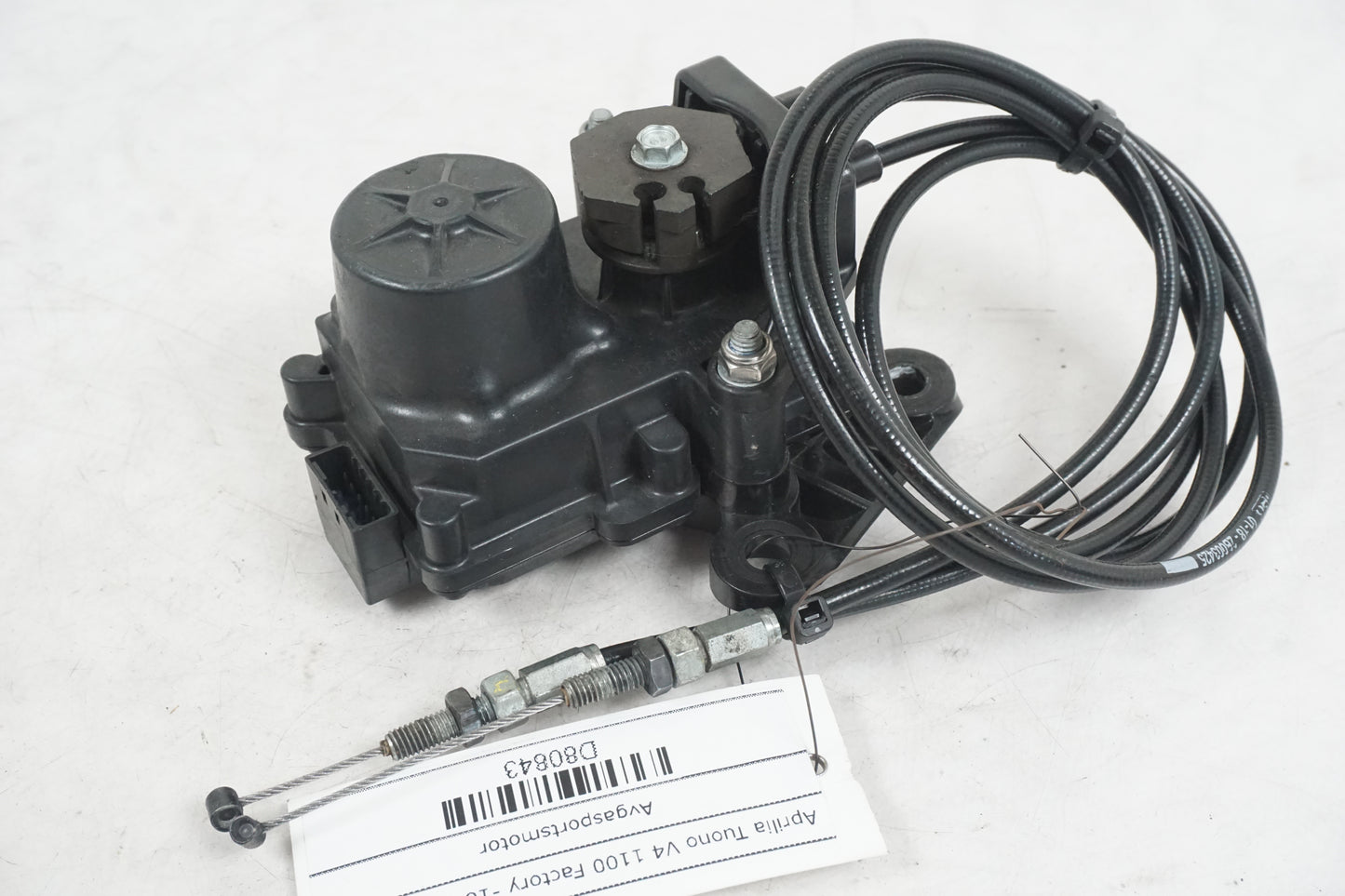 Snett uppifrån på Avgasspjällmotor från en Aprilia Tuono V4R -2018 motorcykel.