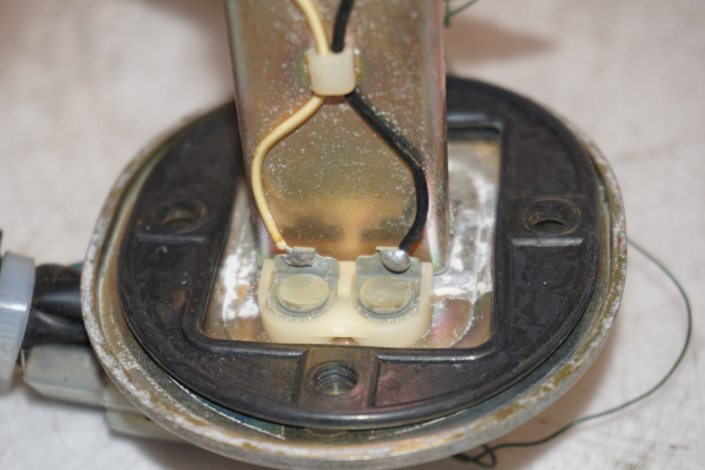 Extrabild2 på Bensintankgivare från en Yamaha FZ 750 -1986 motorcykel.