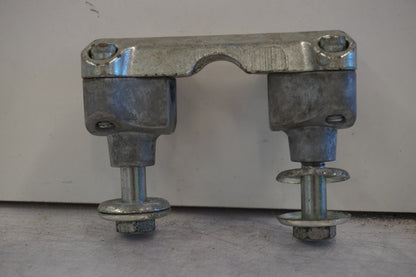 Framsidan på Styrfäste från en H-D Touring Ultra Classic FLHTCU/I -2009 motorcykel.