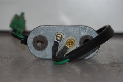 Baksidan på Bensintankgivare från en Yamaha YZF R6 -2000 motorcykel.