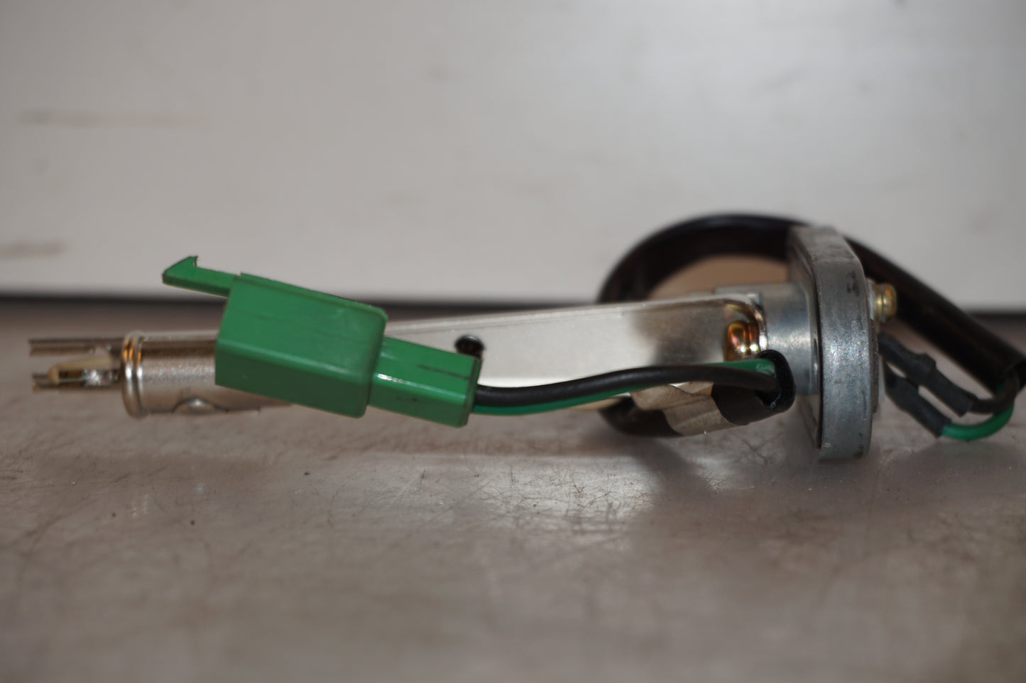 Höger sida på Bensintankgivare från en Yamaha YZF R6 -2000 motorcykel.