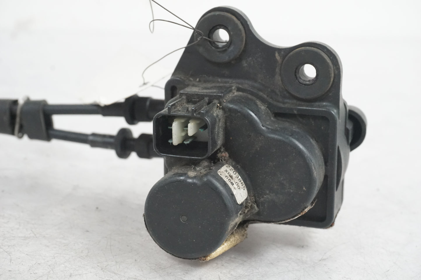 Vänster sida på Avgasspjällmotor från en Triumph Daytona 675 -2007 motorcykel.