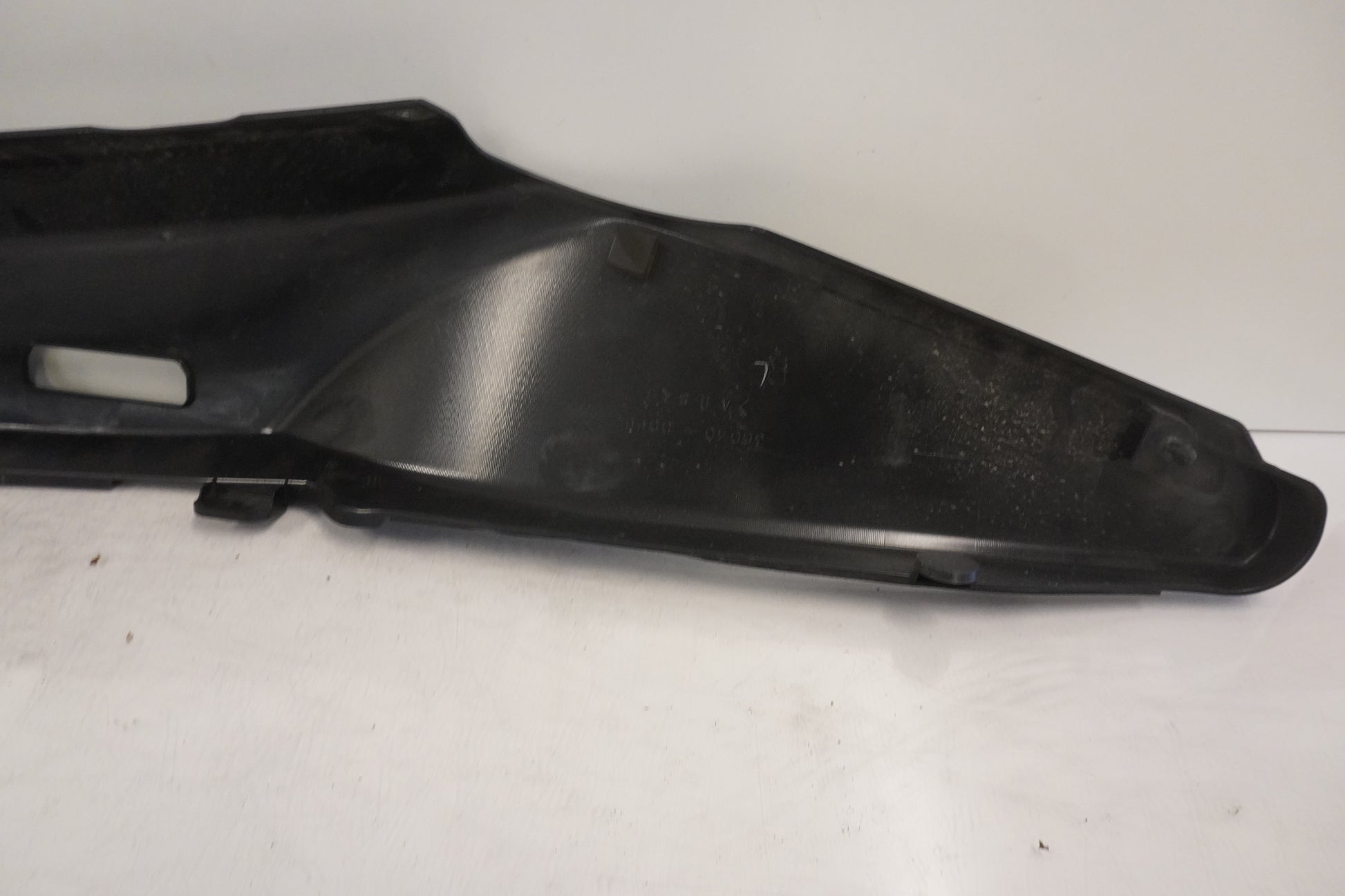 Höger sida på Bakvinge från en Kawasaki GTR 1400 -2008 motorcykel.