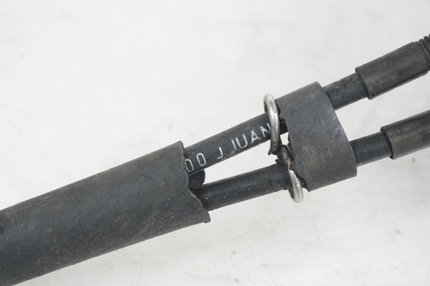 Baksidan på Avgasspjällmotor från en Triumph Daytona 675 -2010 motorcykel.