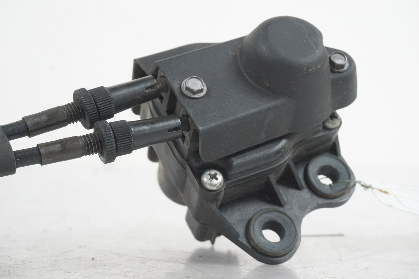 Höger sida på Avgasspjällmotor från en Triumph Daytona 675 -2010 motorcykel.