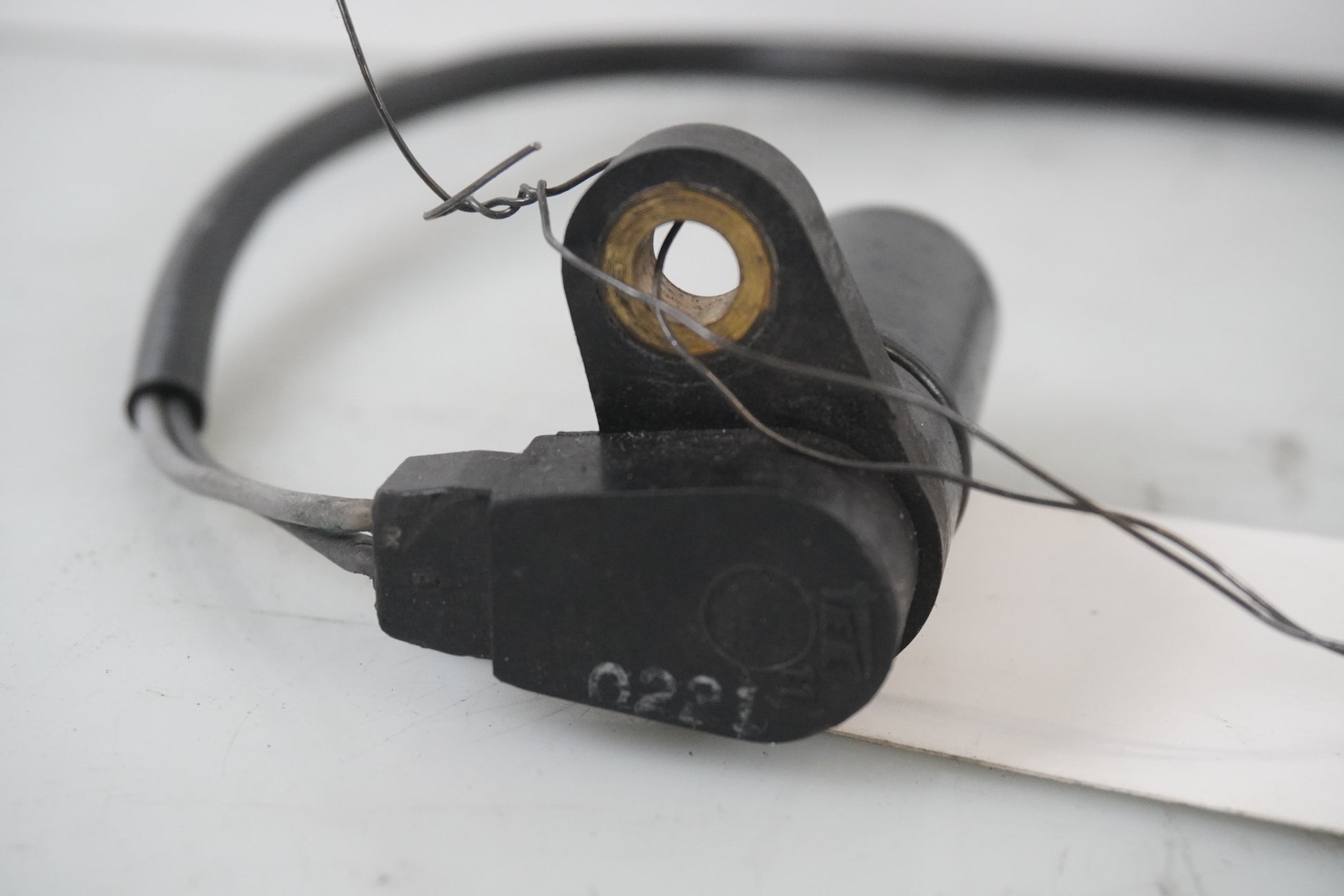 Höger sida på Kamaxelgivare från en Honda CBR 900 RR -2000 motorcykel.