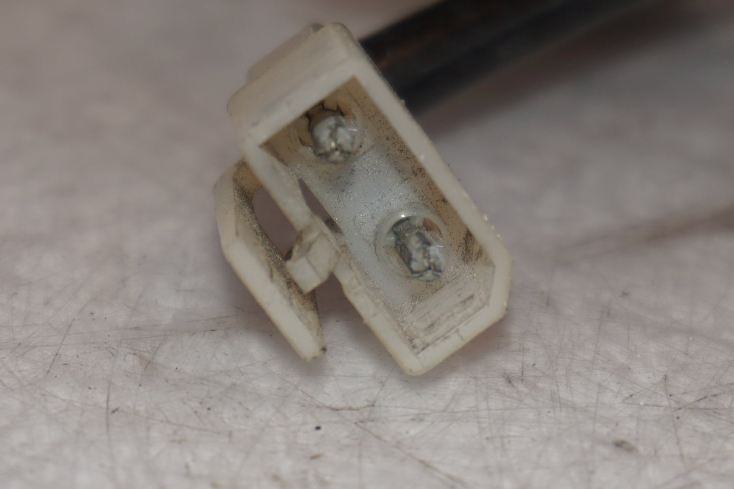 Snett nerifrån på Bensintankgivare från en Yamaha XJ 600 -1984 motorcykel.