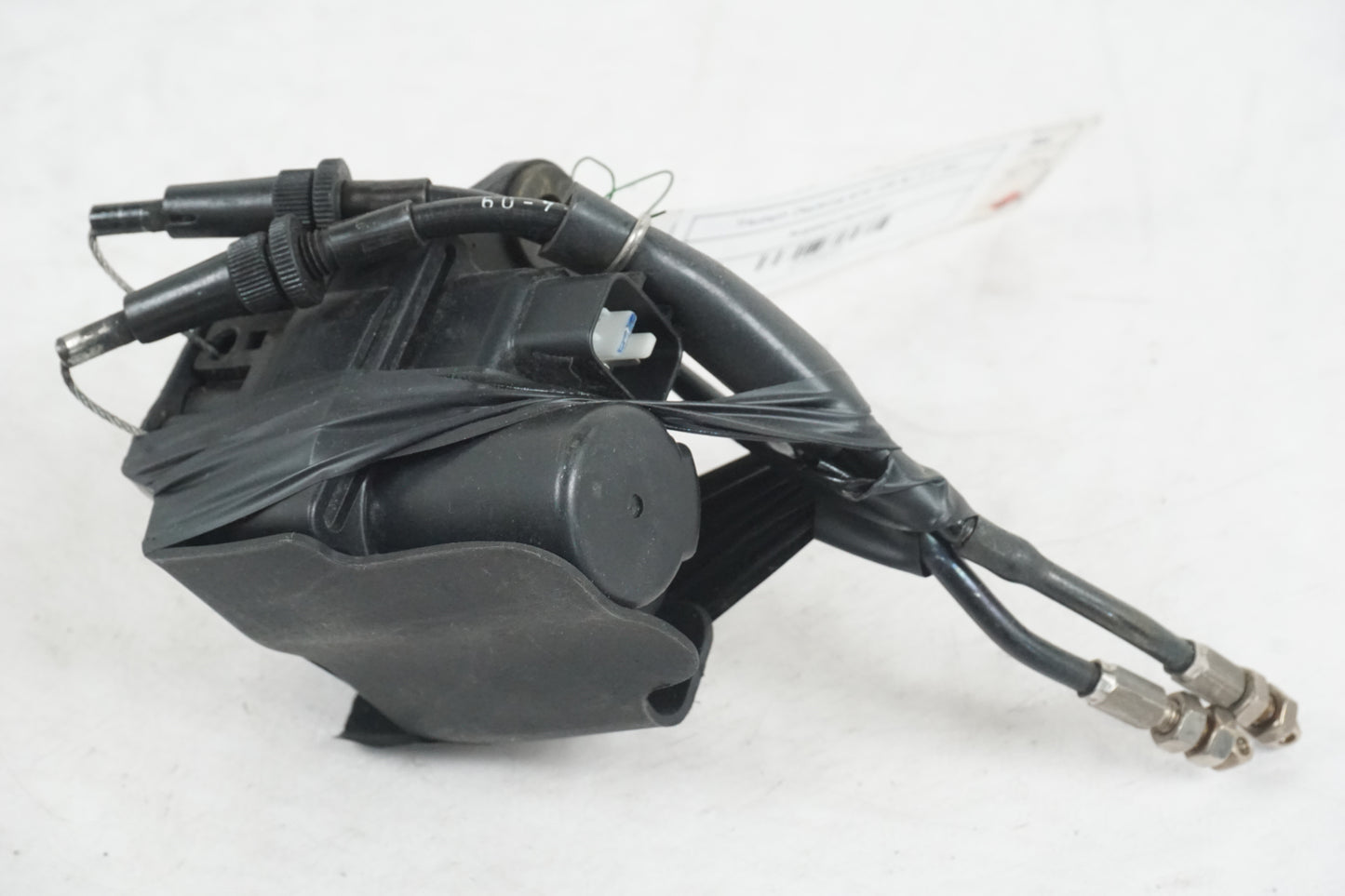 Höger sida på Avgasspjällmotor från en Triumph Daytona 675 -2009 motorcykel.