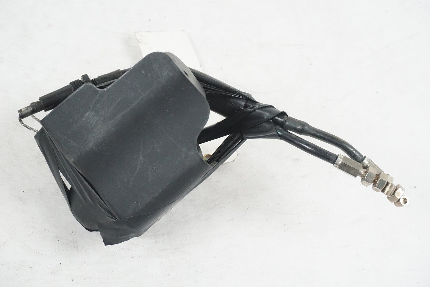 Vänster sida på Avgasspjällmotor från en Triumph Daytona 675 -2009 motorcykel.