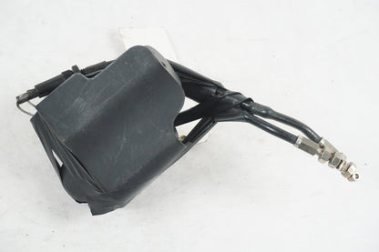 Vänster sida på Avgasspjällmotor från en Triumph Daytona 675 -2009 motorcykel.