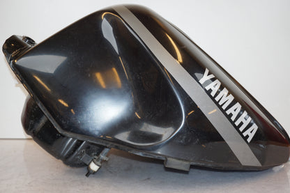 Vänster sida på Bensintank från en Yamaha FZR 1000 -1993 motorcykel.