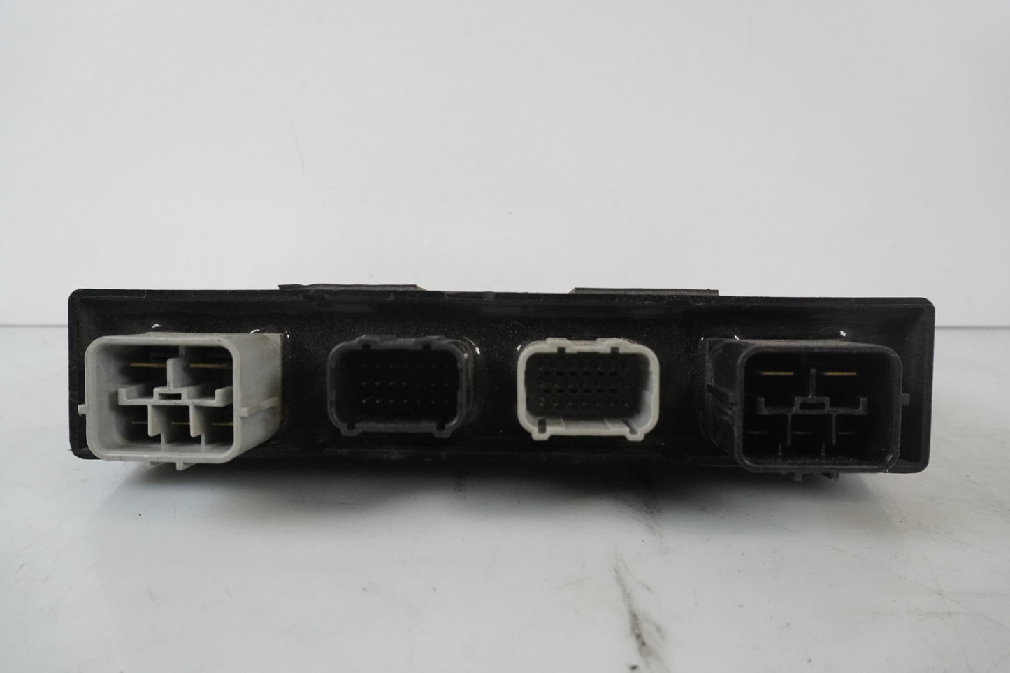 Baksidan på ABS styrenhet från en Honda CBR 1000 RR -2009 motorcykel.