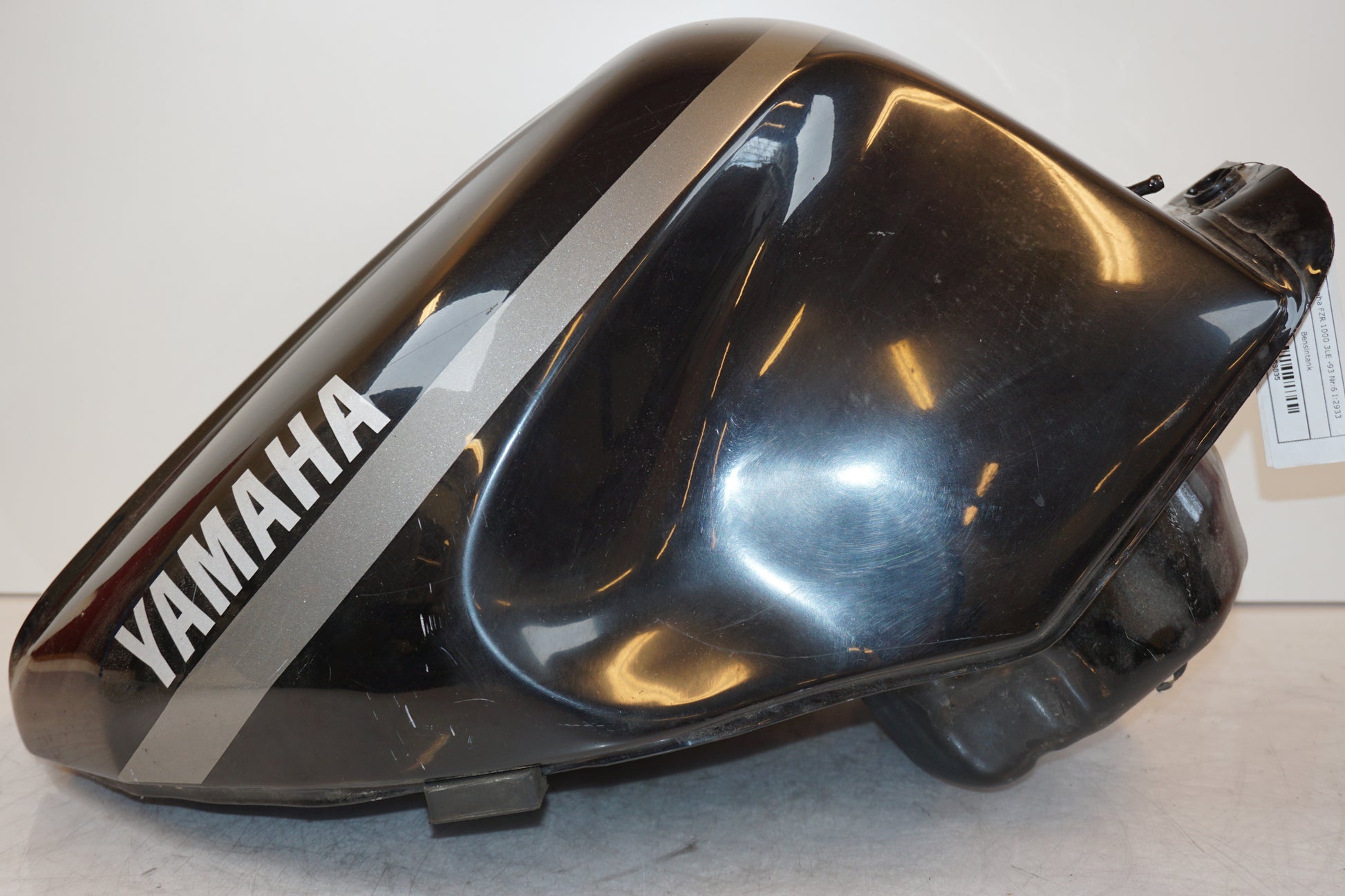 Extrabild2 på Bensintank från en Yamaha FZR 1000 -1993 motorcykel.