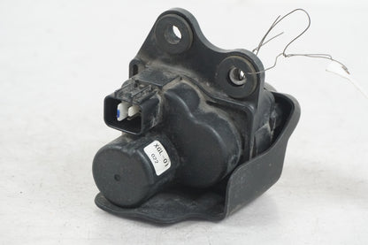 Höger sida på Avgasspjällmotor från en Triumph Daytona 675 -2011 motorcykel.