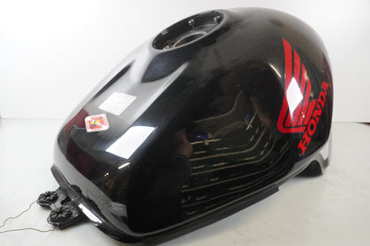 Baksidan på Bensintank från en Honda CBR 900 RR -2000 motorcykel.