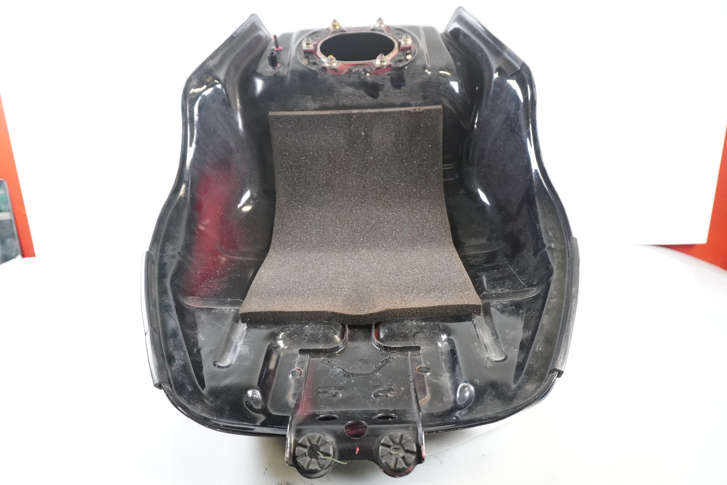 Extrabild3 på Bensintank från en Honda CBR 900 RR -2000 motorcykel.