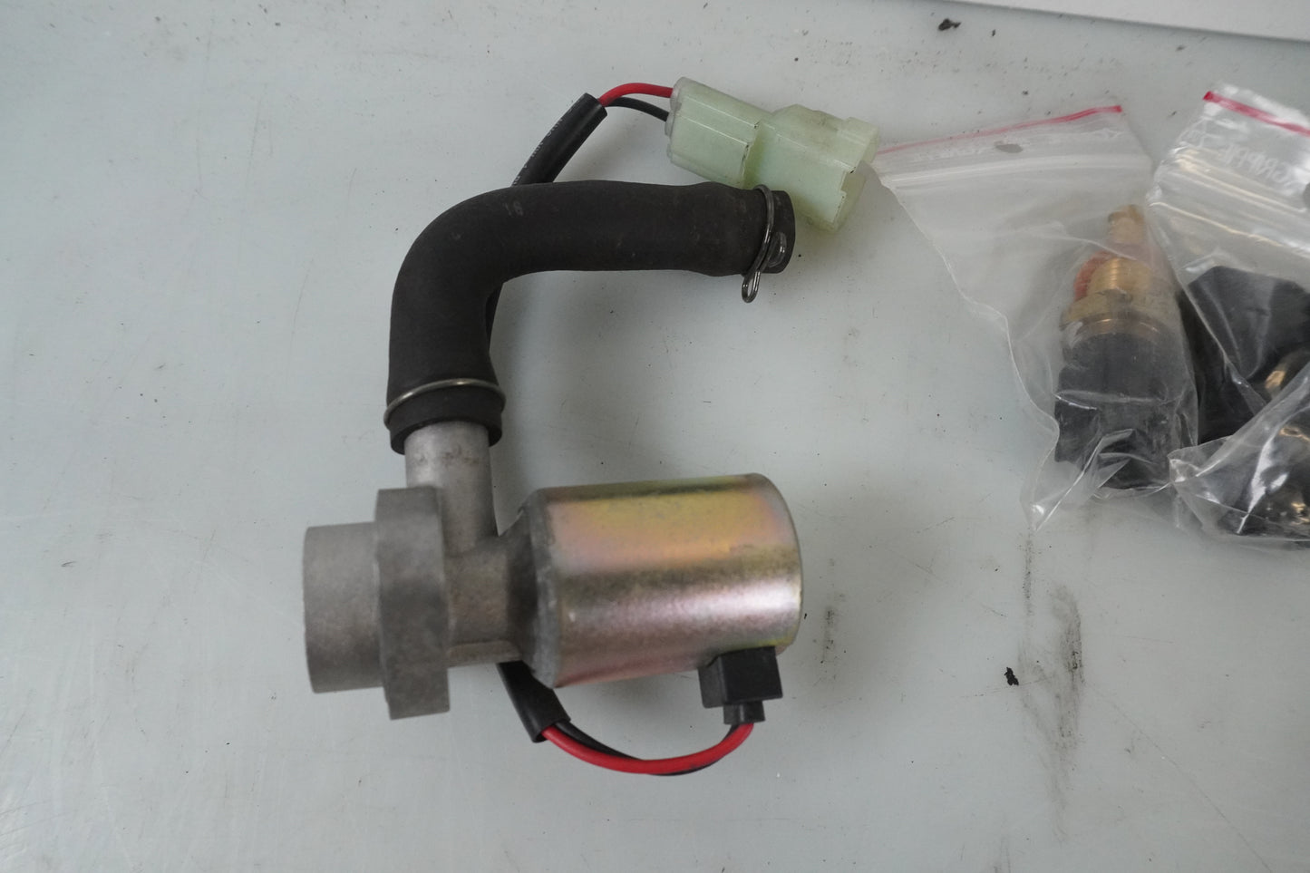 Framsidan på Luftburksensor från en Suzuki SV 650 -2004 motorcykel.