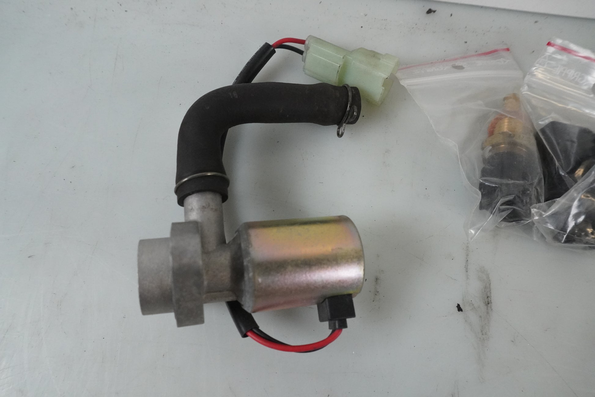 Framsidan på Luftburksensor från en Suzuki SV 650 -2004 motorcykel.