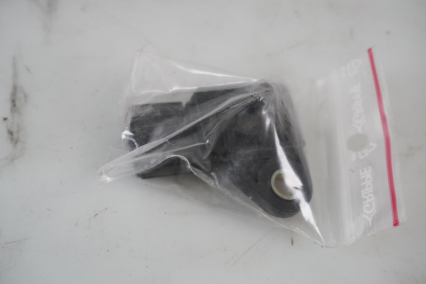 Höger sida på Luftburksensor från en Suzuki SV 650 -2004 motorcykel.