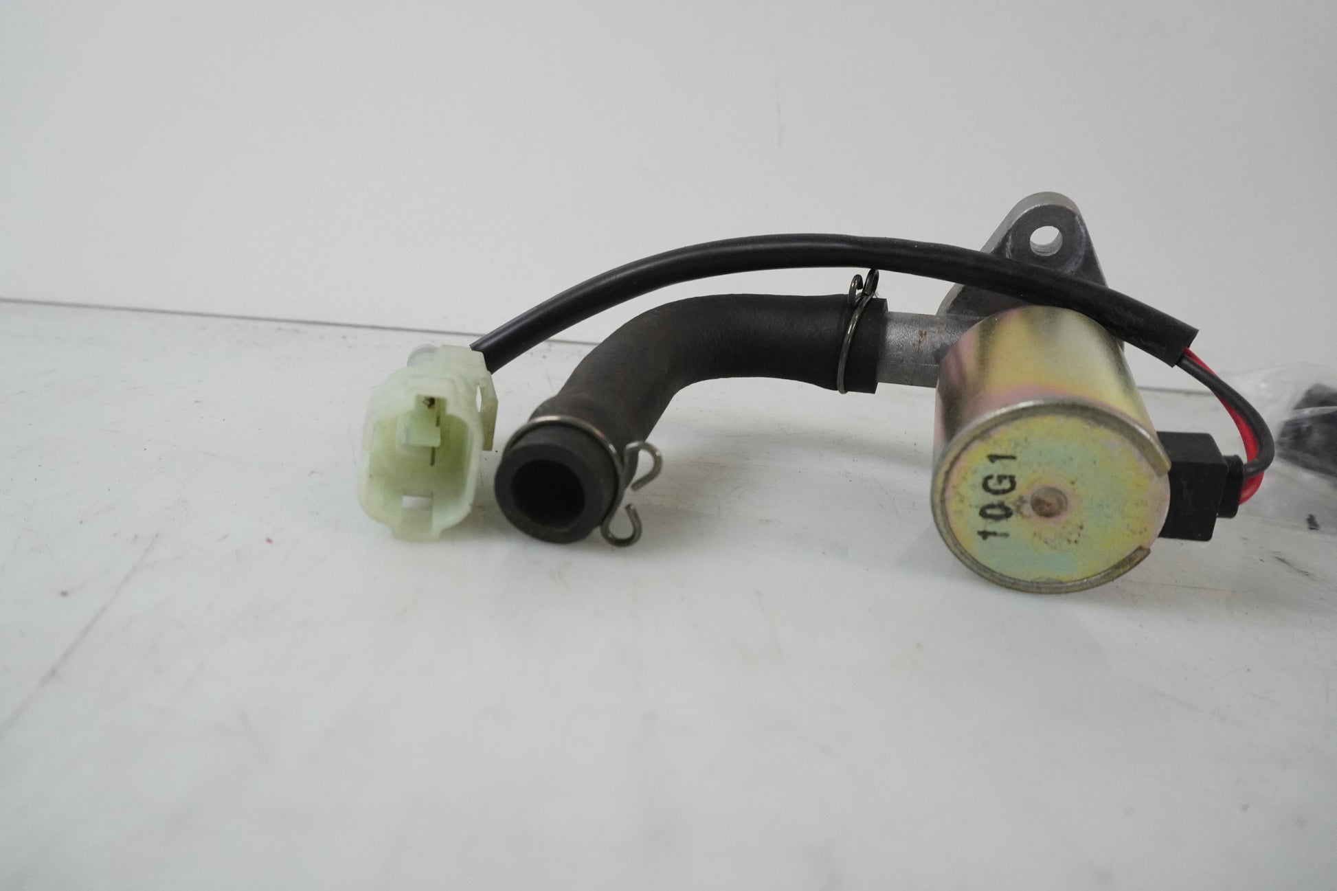 Snett uppifrån på Luftburksensor från en Suzuki SV 650 -2004 motorcykel.