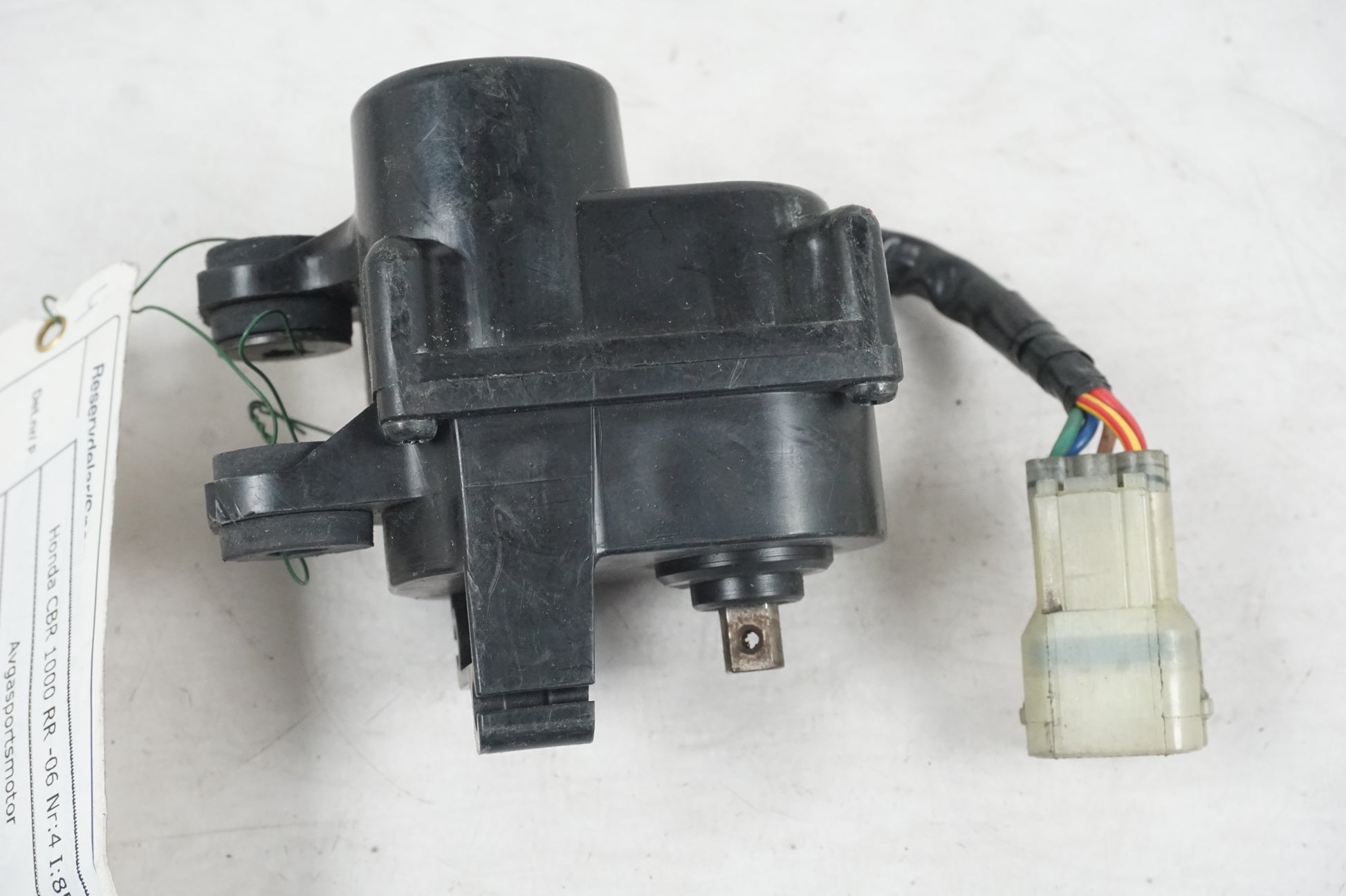 Höger sida på Avgasspjällmotor från en Honda CBR 1000 RR -2006 motorcykel.