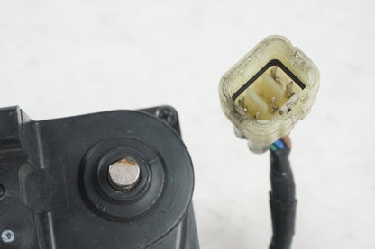 Vänster sida på Avgasspjällmotor från en Honda CBR 1000 RR -2006 motorcykel.