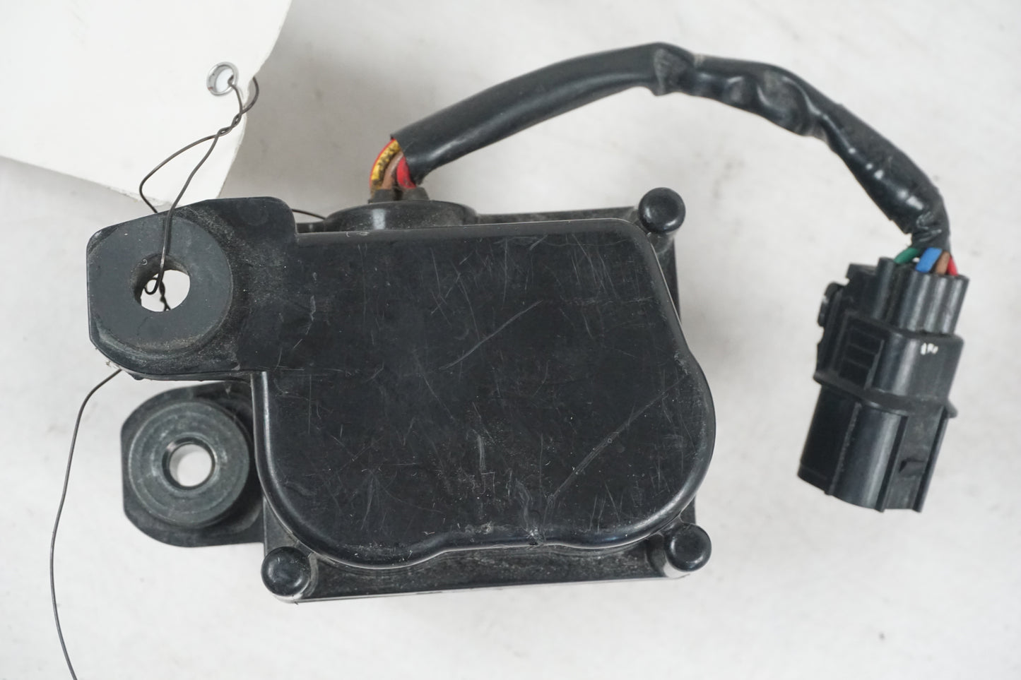 Vänster sida på Avgasspjällmotor från en Honda CBR 1000 RR -2009 motorcykel.