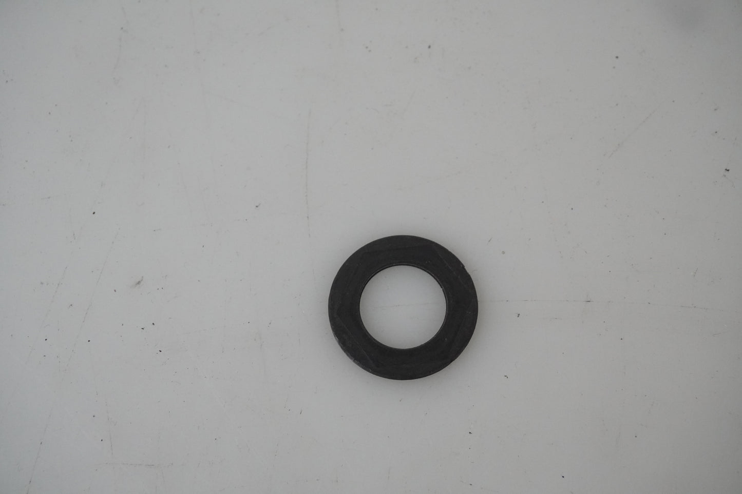 Vänster sida på Lufttryckssensor från en Suzuki TL 1000 R -1999 motorcykel.