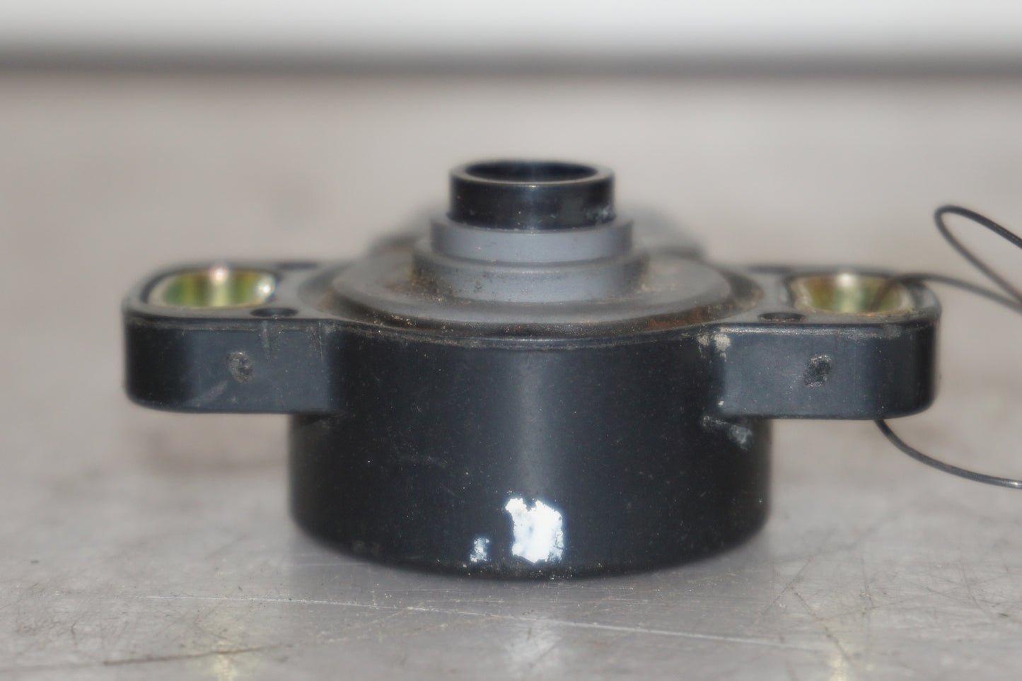 Baksidan på TPS från en Yamaha FZ-S 600 -2000 motorcykel.