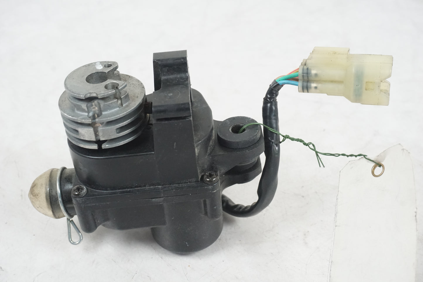 Baksidan på Avgasspjällmotor från en Honda CBR 1000 RR -2005 motorcykel.