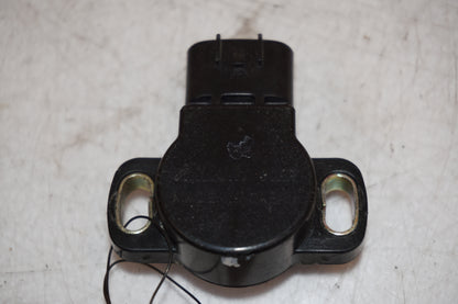 Snett nerifrån på TPS från en Yamaha FZ-S 600 -2000 motorcykel.