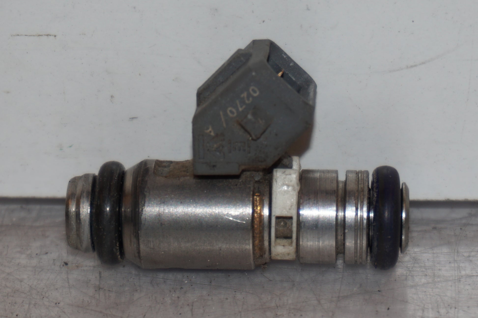 Höger sida på Spridare från en Aprilia RSV 1000 -2010 motorcykel.