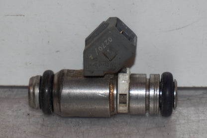 Höger sida på Spridare från en Aprilia RSV 1000 -2010 motorcykel.