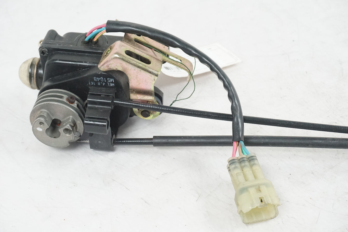 Baksidan på Avgasspjällmotor från en Honda CBR 1000 RR -2004 motorcykel.