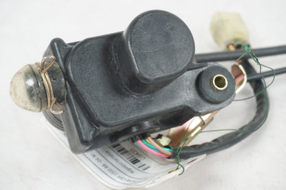 Vänster sida på Avgasspjällmotor från en Honda CBR 1000 RR -2004 motorcykel.