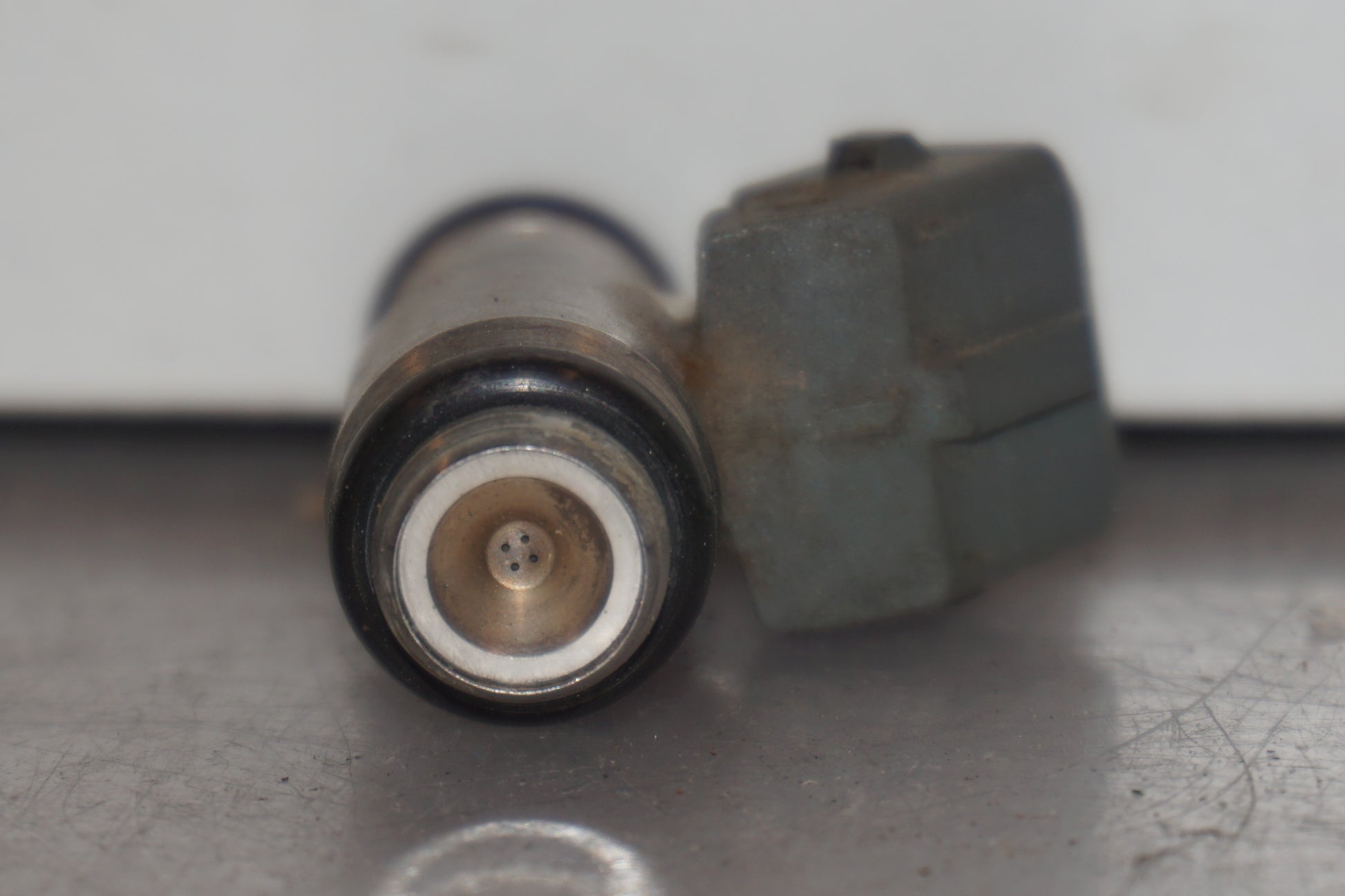 Snett nerifrån på Spridare från en Aprilia RSV 1000 -2010 motorcykel.