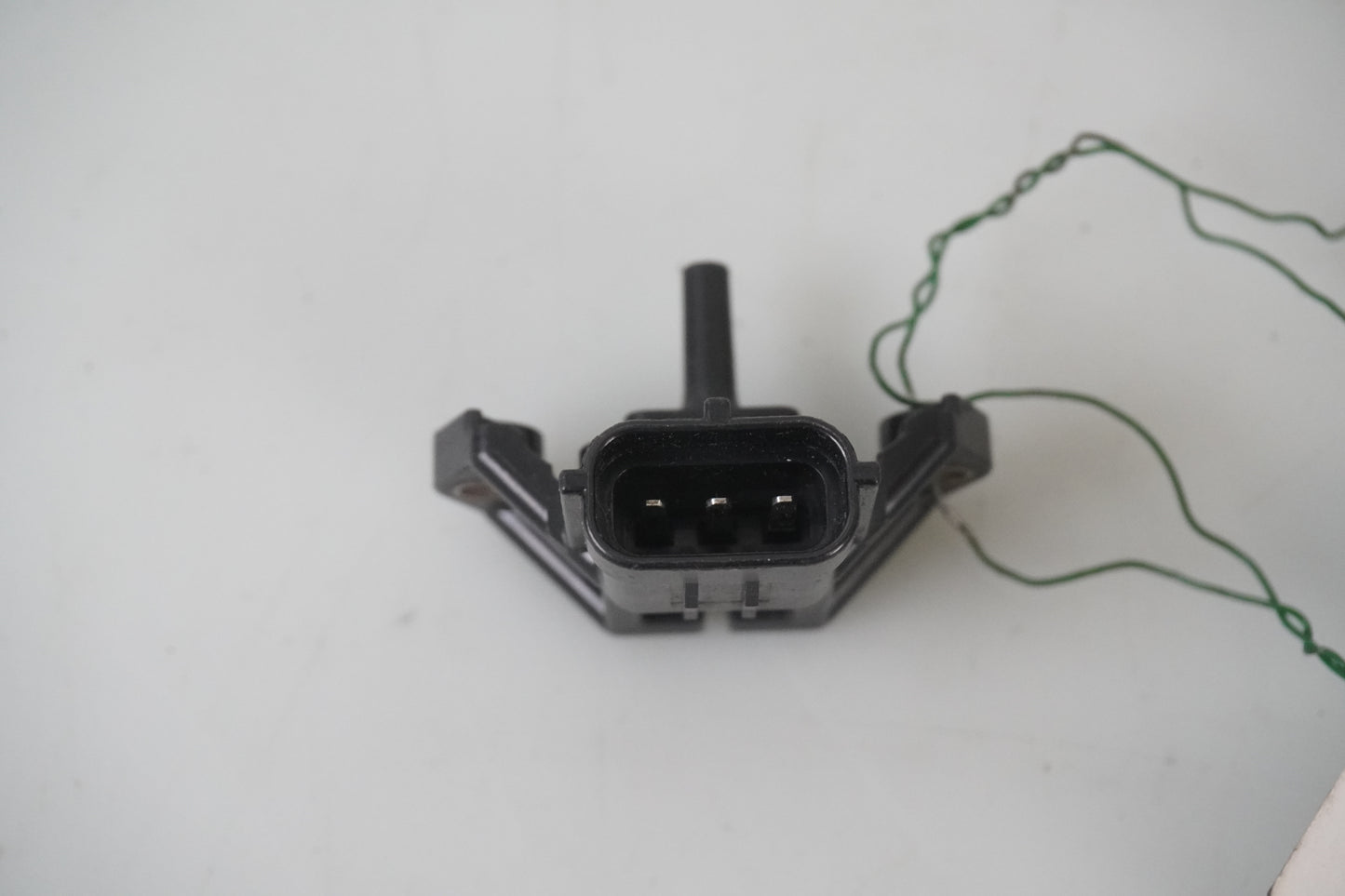 Framsidan på Luftburksgivare från en Yamaha YZF R6 -2007 motorcykel.