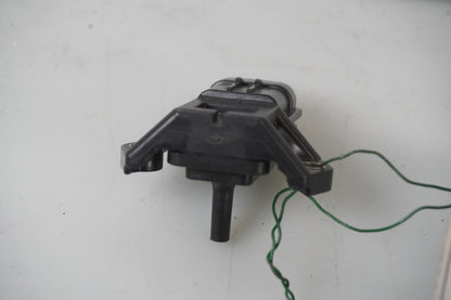 Baksidan på Luftburksgivare från en Yamaha YZF R6 -2007 motorcykel.