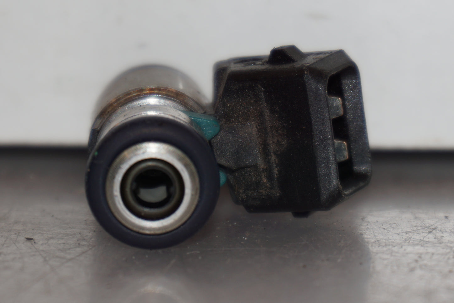 Snett uppifrån på Spridare från en Aprilia RSV 1000 -2010 motorcykel.