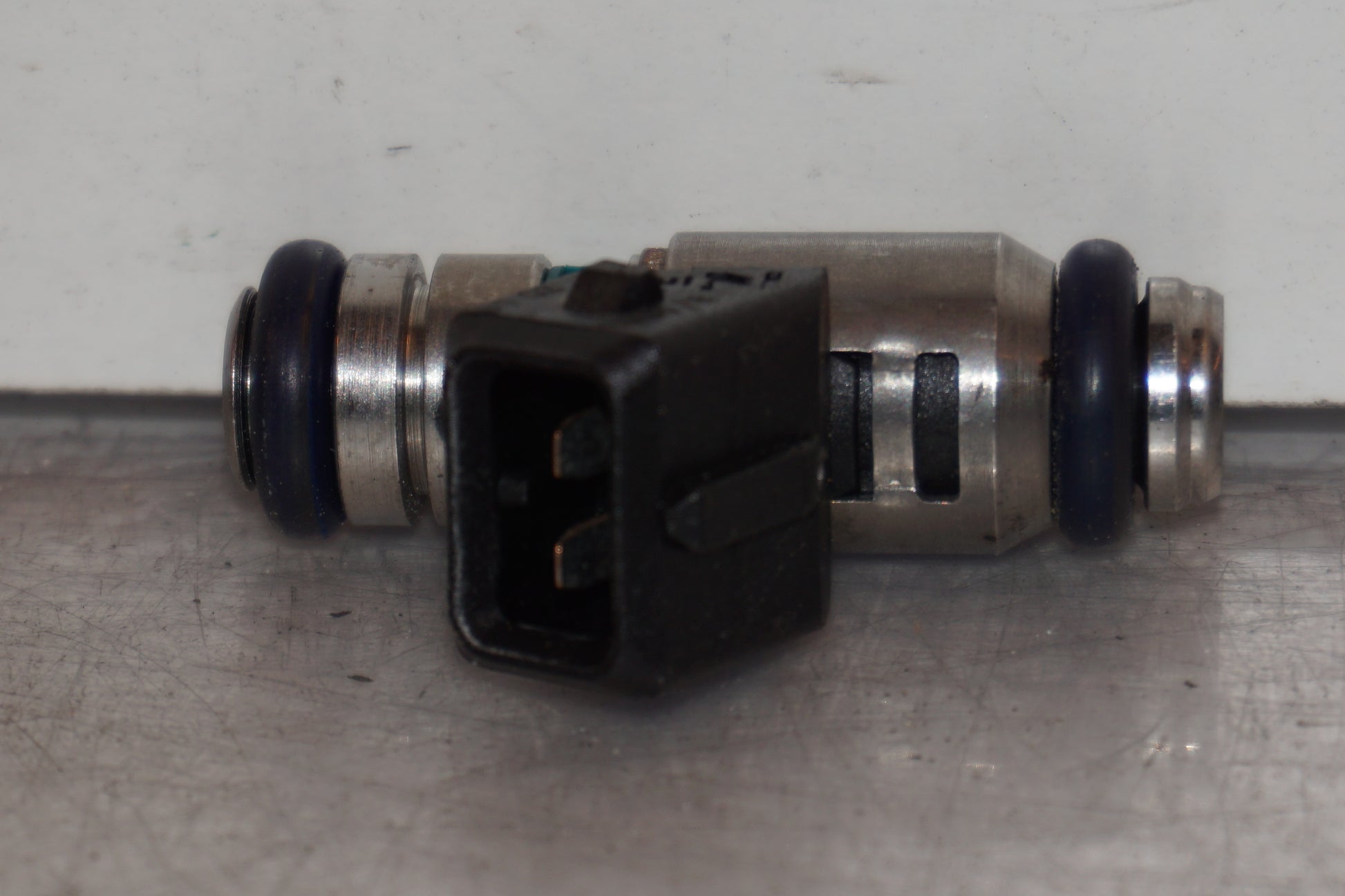 Baksidan på Spridare från en Aprilia RSV 1000 -2010 motorcykel.