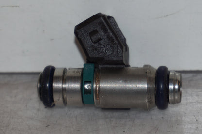 Höger sida på Spridare från en Aprilia RSV 1000 -2010 motorcykel.