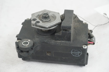 Höger sida på Avgasspjällmotor från en Kawasaki ZX-10R -2008 motorcykel.